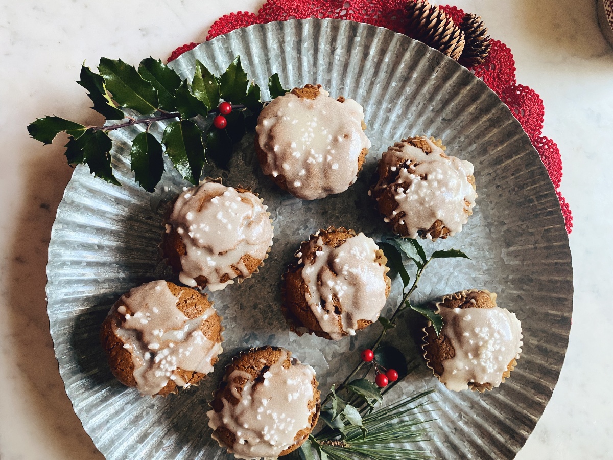 Glazed gingerbread muffins